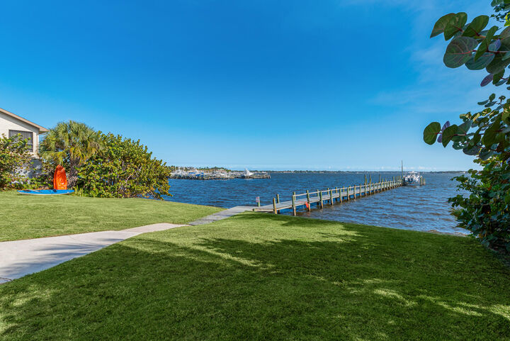 Property Photo:  1712 NE Seahorse Place  FL 34957 