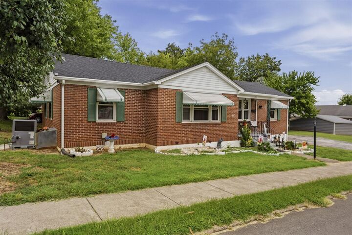 Property Photo:  202 Montague Street  KY 42134 