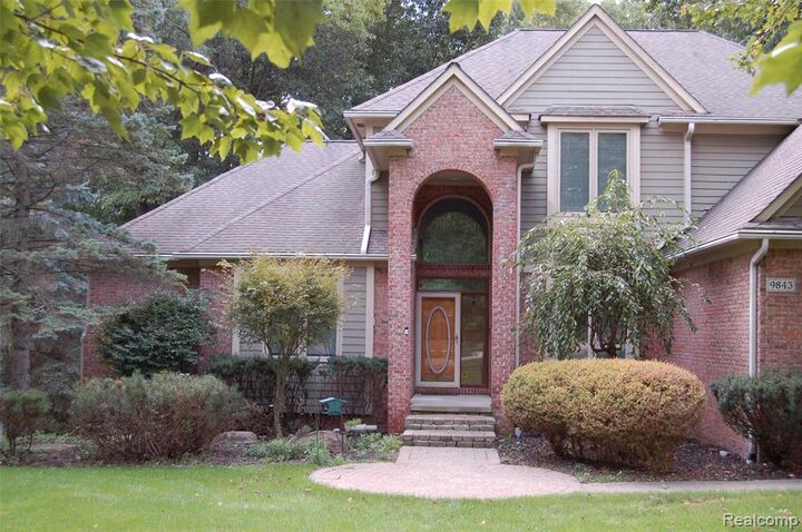 Property Photo:  9843 Creekwood Trail  MI 48350 