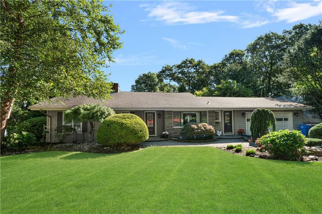 Property Photo:  101 Glen Ridge Road  RI 02920 