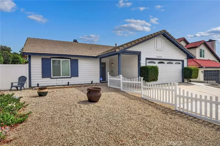 Property Photo: 25992 Country Walk Lane CA 92563
