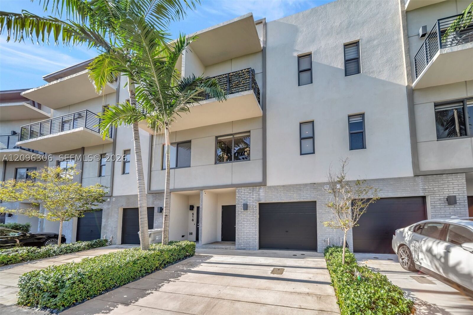 Property Photo:  508 SE 1st Cir  FL 33060 