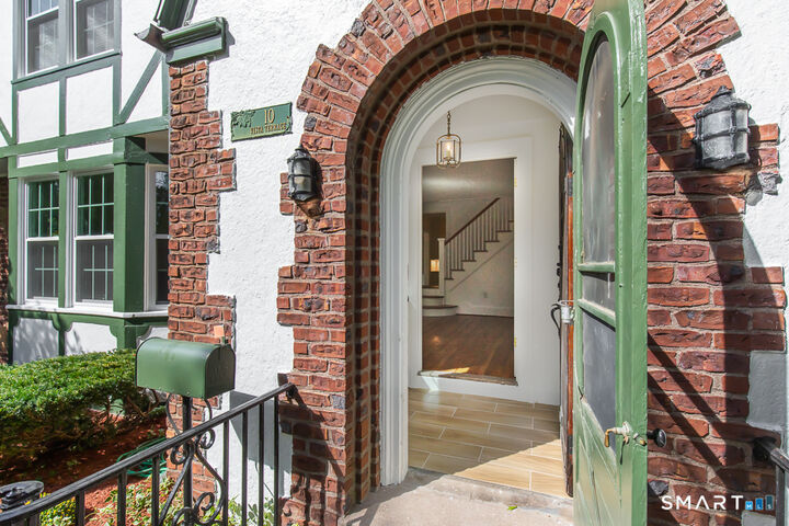 Property Photo: 10 Vista Terrace CT 06515