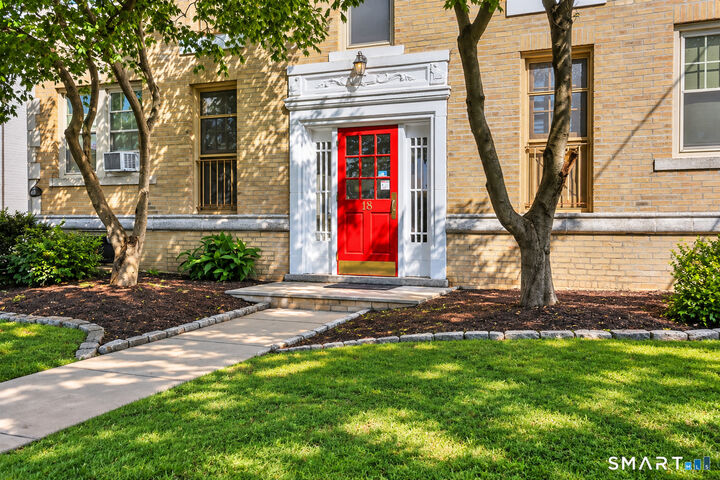 Property Photo:  18 Robin Road 1  CT 06119 