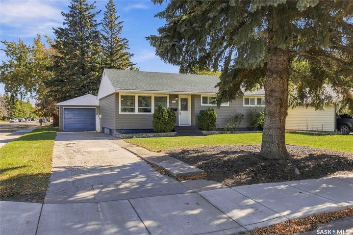Property Photo:  2301 William Avenue  SK S7J 1A7 