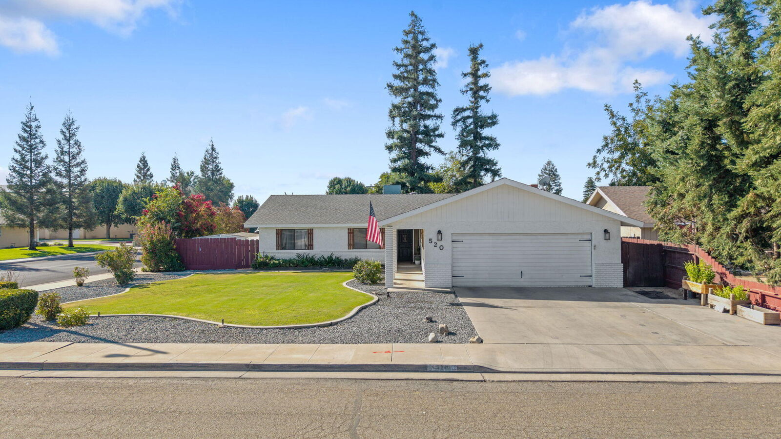 Property Photo: 520 Crane Avenue CA 93221