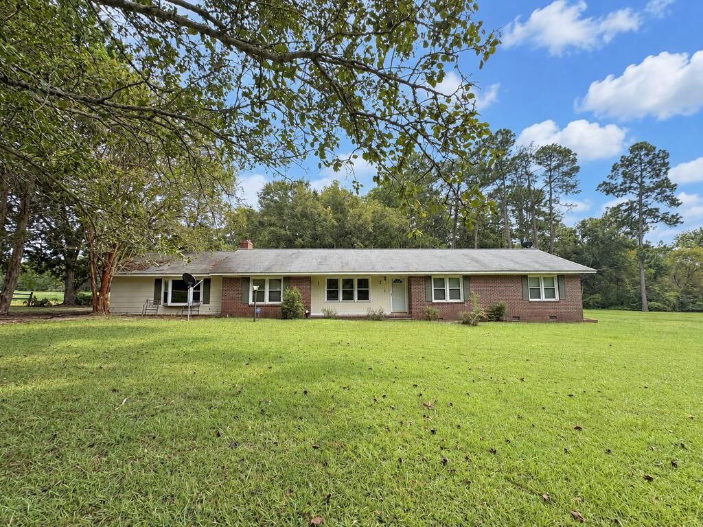 Property Photo: 1261 Sumner Rd S GA 31789