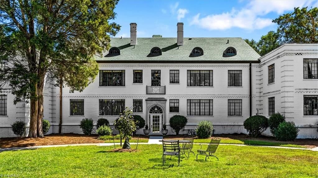 Property Photo: 1700 N Elm Street I1 NC 27408