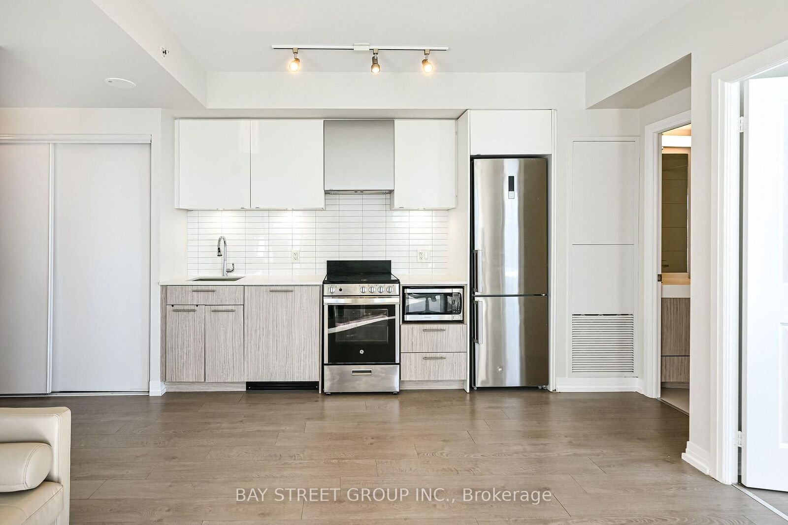 Property Photo:  251 Jarvis Street 4703  ON M5B 0C3 