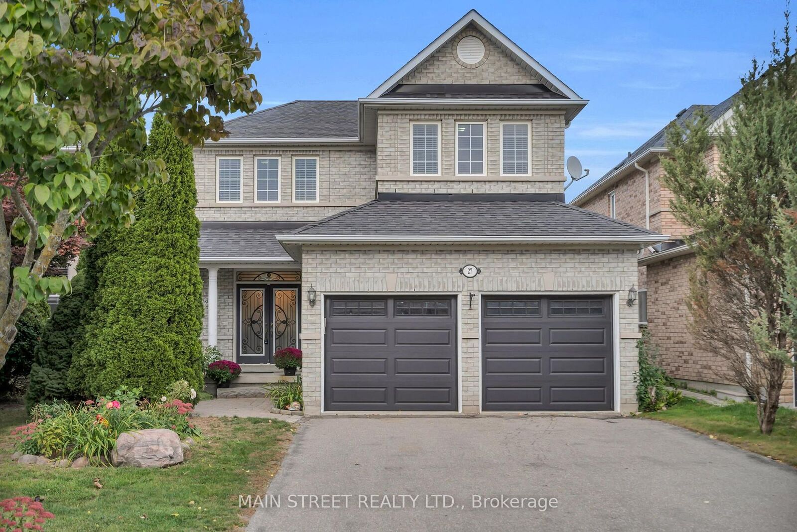 Property Photo:  27 Blackbird Crescent  ON L4E 4B2 