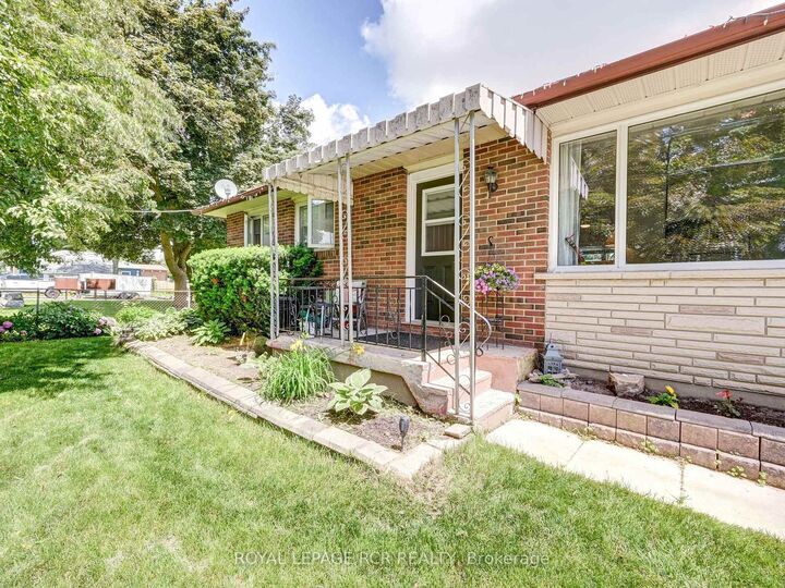 Property Photo:  309 William Street  ON L9V 3A7 
