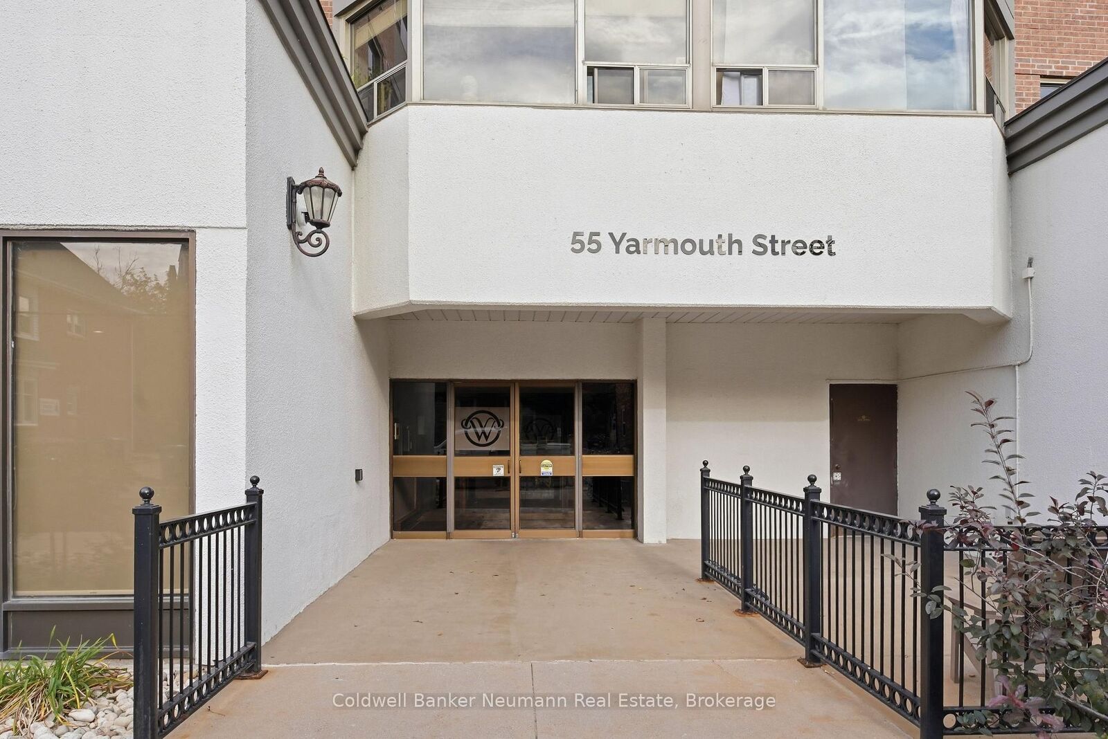 Property Photo:  55 Yarmouth Street 803  ON N1H 7R4 
