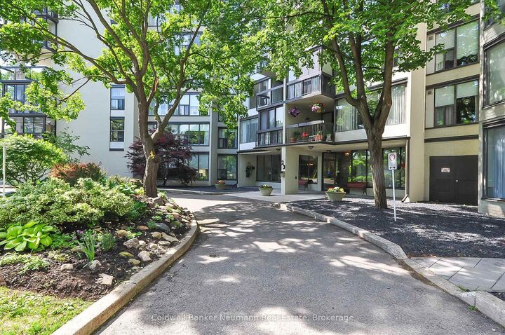 Property Photo:  23 Woodlawn Road E 305  ON N1H 7G6 