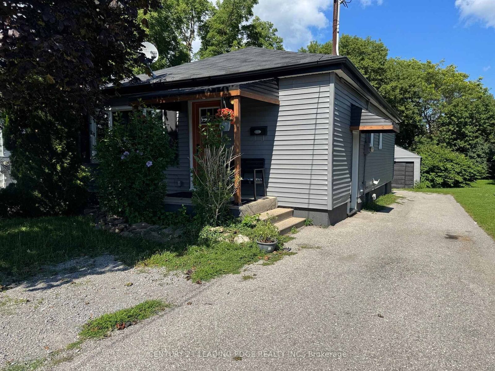 Property Photo:  293 Oshawa Boulevard N  ON L1G 5T2 