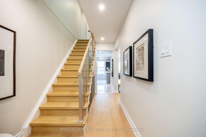 Property Photo:  4094 Teakwood Drive  ON L5C 3L6 