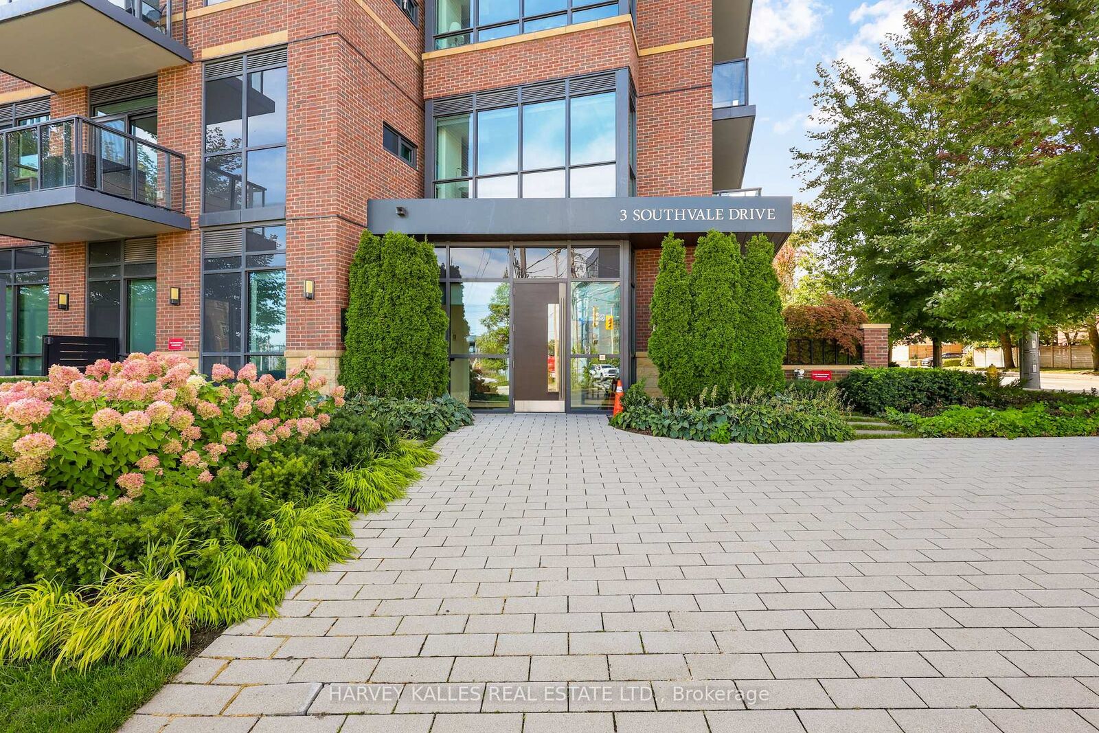 Property Photo:  3 Southvale Drive 401  ON M4G 1G1 