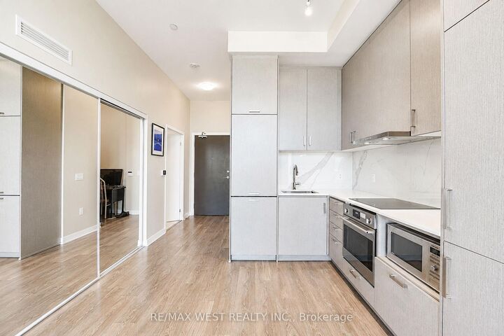 Property Photo:  60 Honeycrisp Crescent 311  ON L4K 0N5 