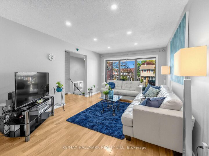 Property Photo:  1333 Cherrydown Drive  ON L1H 8C8 
