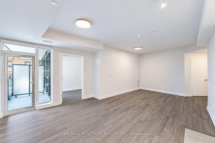 Property Photo:  2525 Bathurst Street 1001  ON M6B 2Y9 
