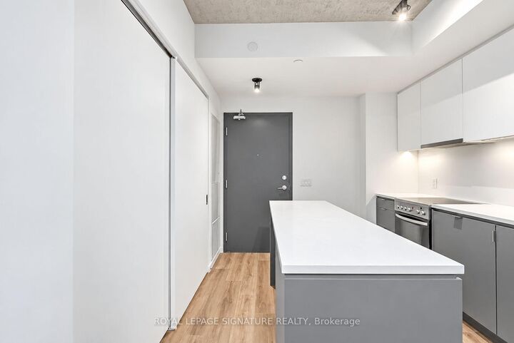 Property Photo:  7 Smith Crescent 426  ON M8Z 0G3 