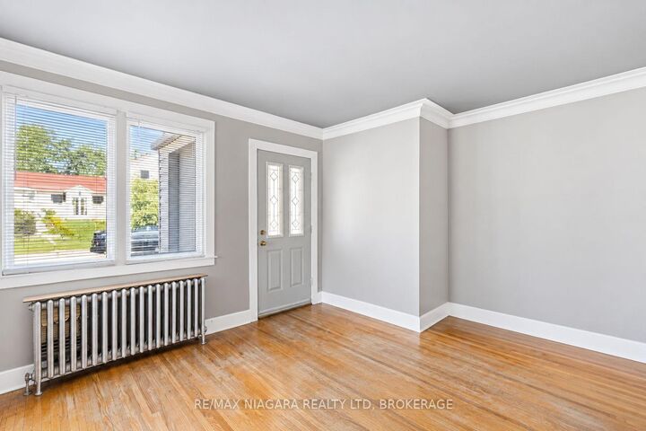 Property Photo:  12 West Street S Main  ON L2V 2R6 