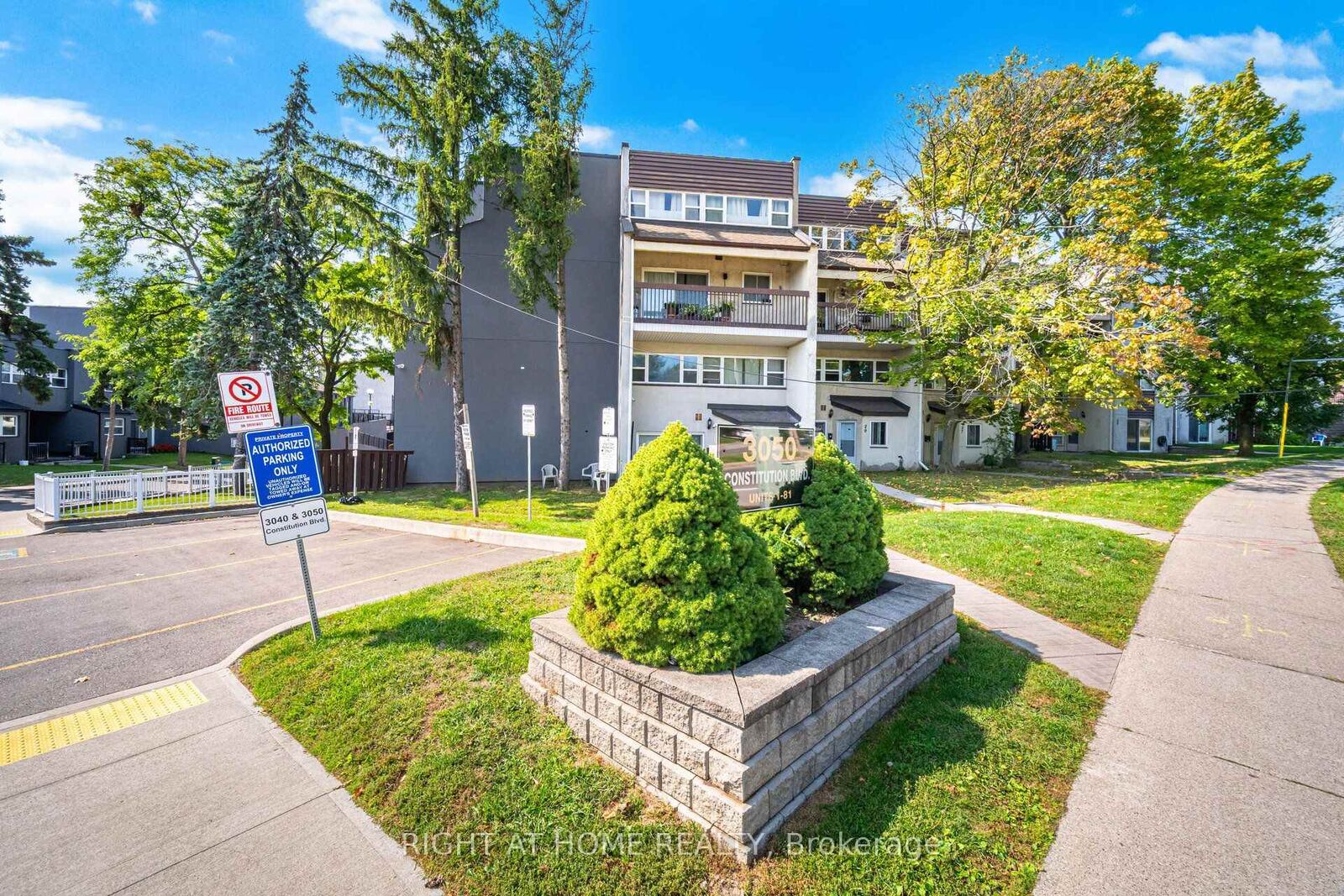 Property Photo:  3050 Constitution Boulevard 79  ON L4Y 3X1 