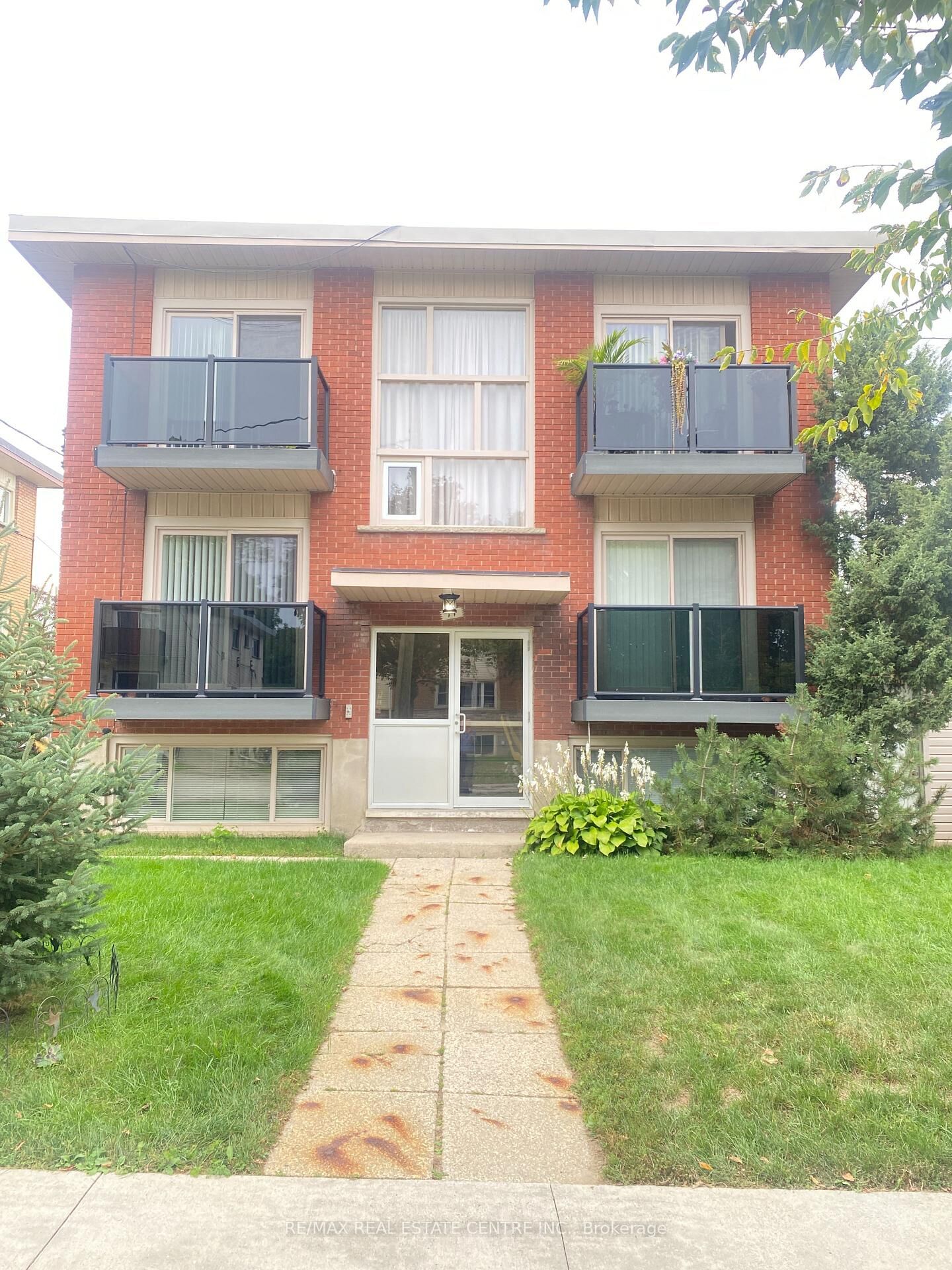 Property Photo:  11 Southdale Avenue 3  ON N2M 3V4 