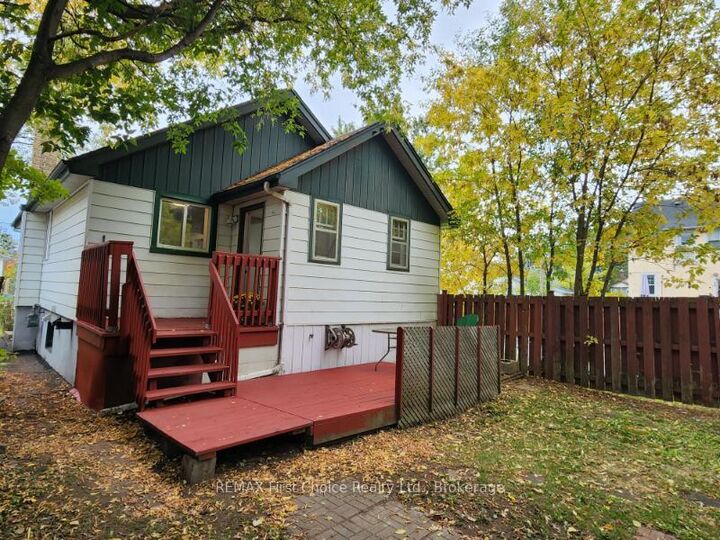 Property Photo:  380 Queen Street  ON P7B 2K1 
