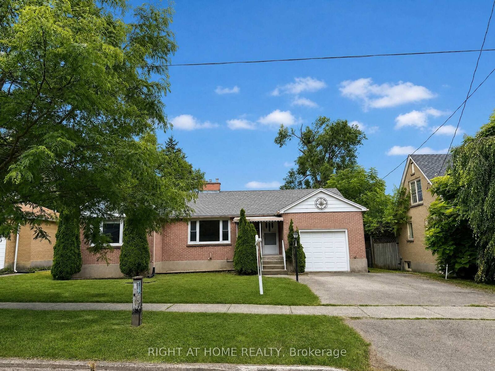 Property Photo:  719 Rowntree Avenue  ON N6C 2L9 