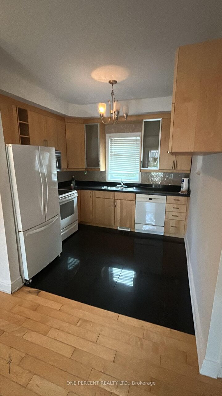 Property Photo:  2B Dornfell Street (Main)  ON M2R 2Y6 