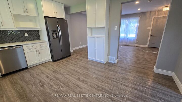 Property Photo:  216 Brunswick Crescent  ON N6G 3L2 