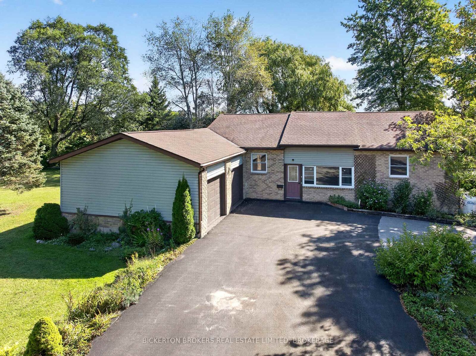 Property Photo:  41 Ferguson Lane  ON K7G 2V5 