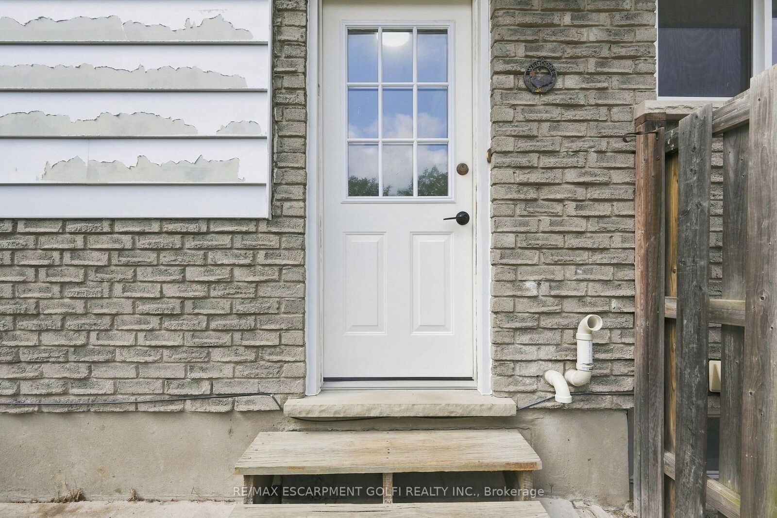 Property Photo:  47 Barrington Drive Lower  ON L3C 5Z8 