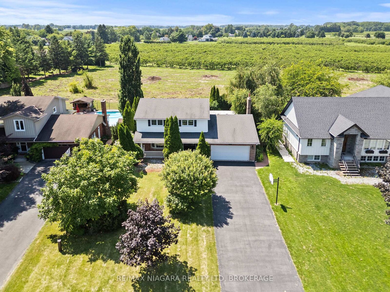 Property Photo:  21 Garrison Village Drive  ON L0S 1J0 