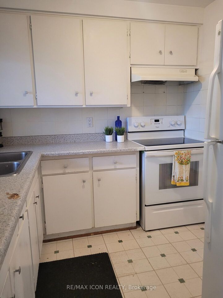 Property Photo:  415 Morgan Avenue 28  ON N2A 2V6 