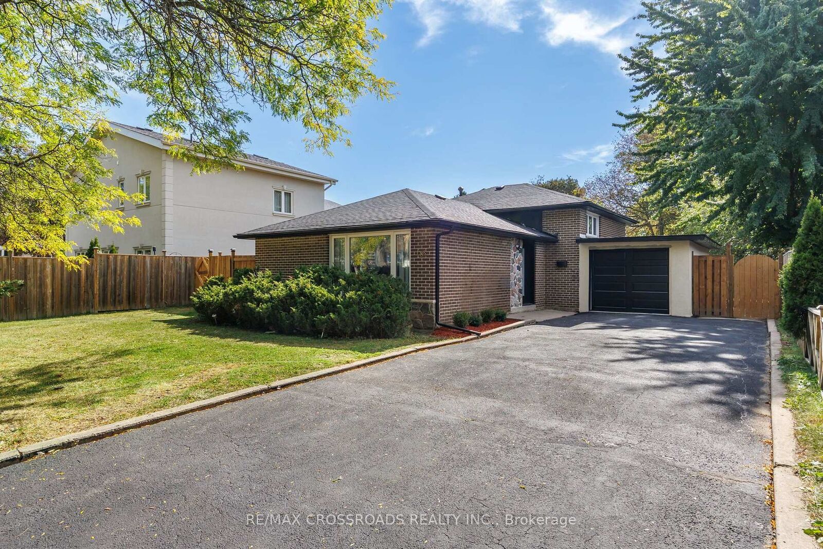 Property Photo:  184 Laverock Avenue  ON L4C 4K3 