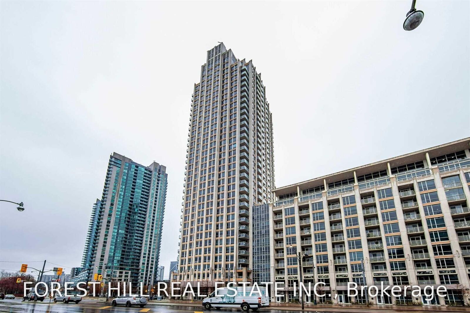 Property Photo:  628 Fleet Street 812  ON M5V 1A8 