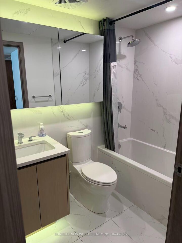 Property Photo:  1 Concord Cityplace Way 502  ON M5V 0X3 