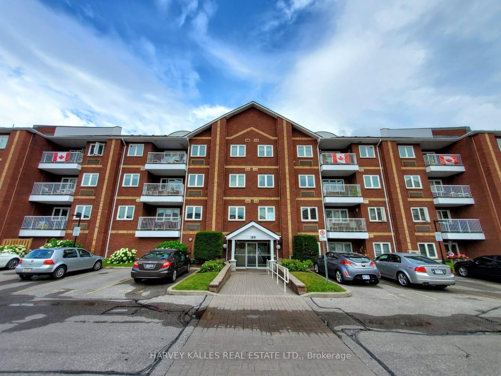 Property Photo:  189 Lake Driveway Drive W 402  ON L1S 7J1 