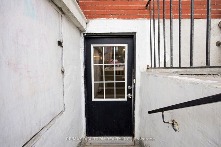 Property Photo:  285 Oakwood Avenue 1  ON M6E 2V3 