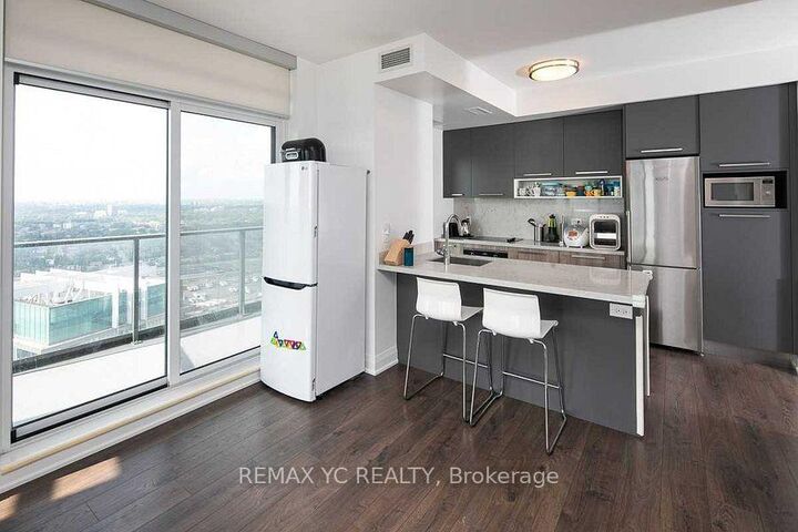 Property Photo:  36 Park Lawn Road 3705  ON M8Y 0E5 