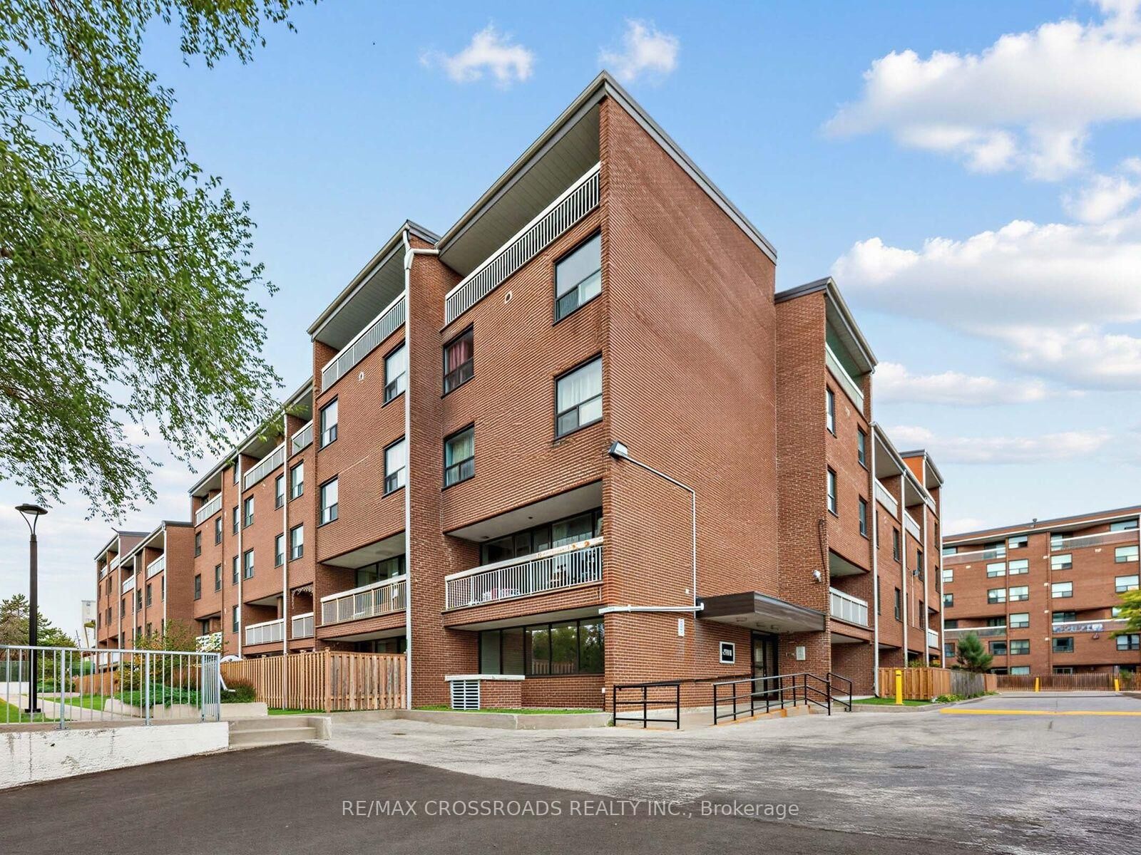 Property Photo:  4060 Lawrence Avenue E 504  ON M1E 4V4 