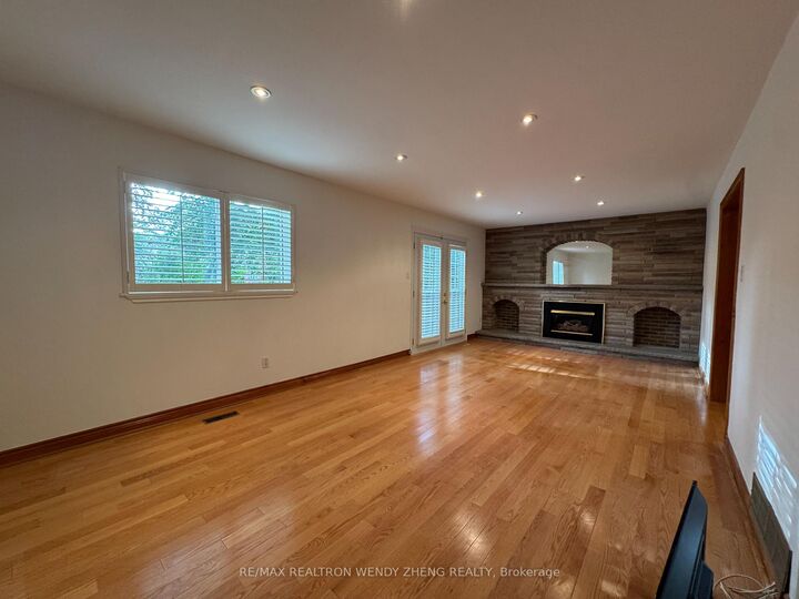 Property Photo:  14 Scotland Road Ground And Basement  ON M1S 1L6 