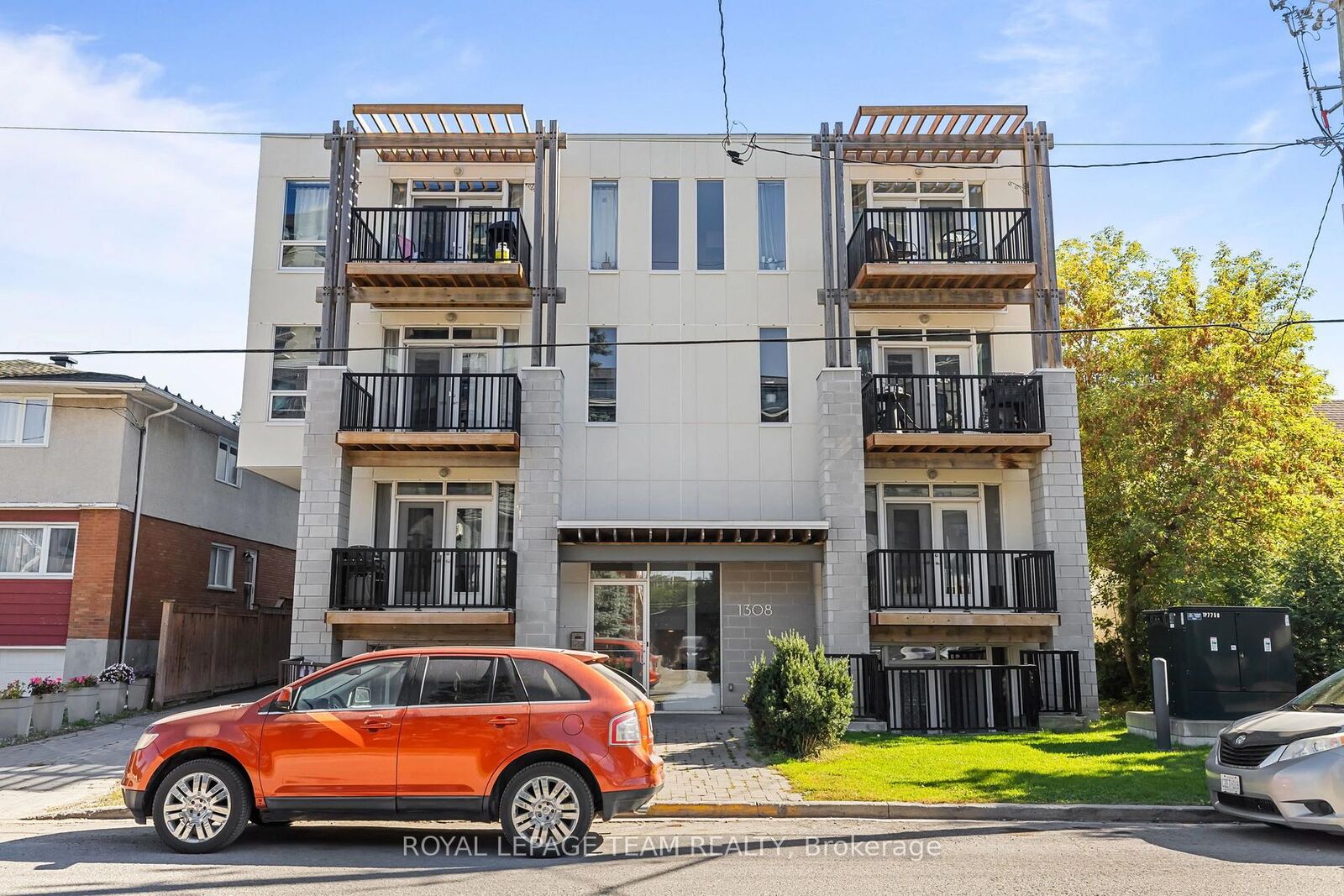 Property Photo:  1308 Thames Street 301  ON K1Z 7N4 