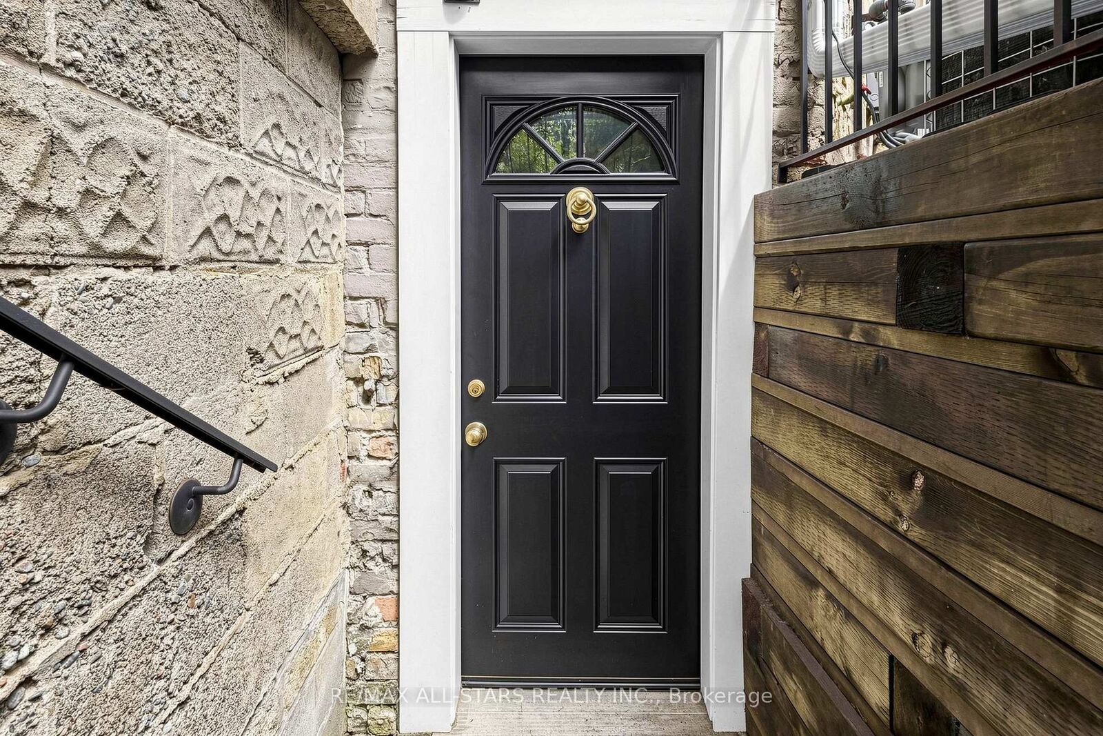 Property Photo:  68 Macpherson Avenue Basement  ON M5R 1W8 
