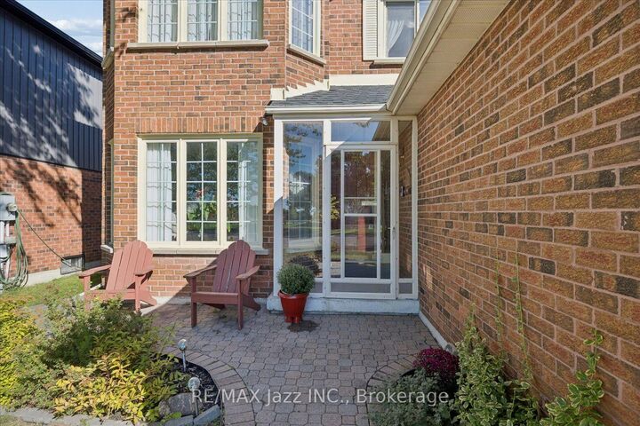 Property Photo:  894 Grandview Street N  ON L1K 2E3 