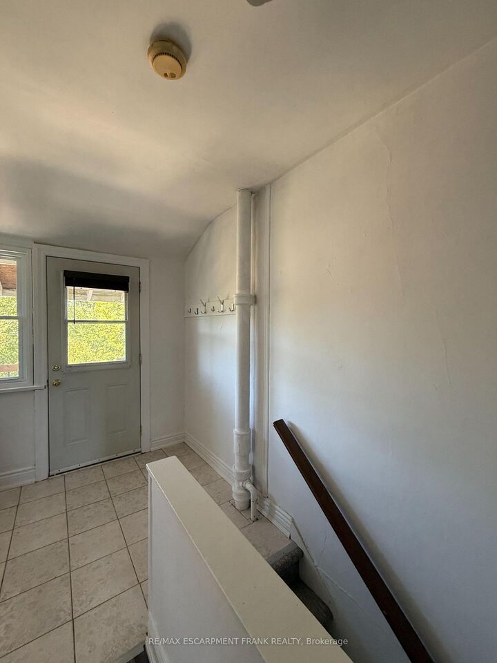 Property Photo:  4 Undermount Avenue 3  ON L8P 3Z6 