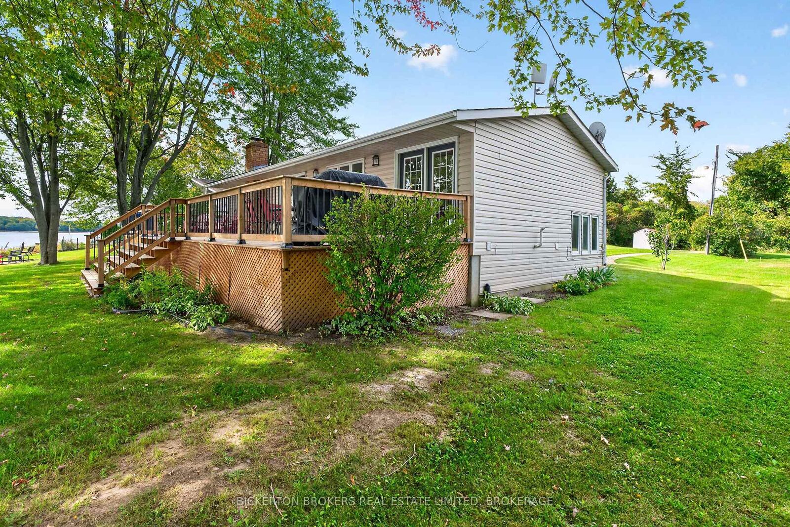 Property Photo:  233 Johnson Bay Lane  ON K7G 2G9 