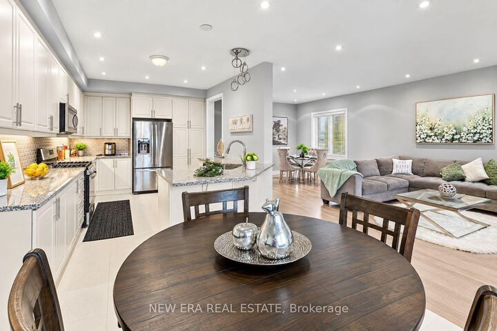 Property Photo:  124 Walker Boulevard  ON L9R 0R1 