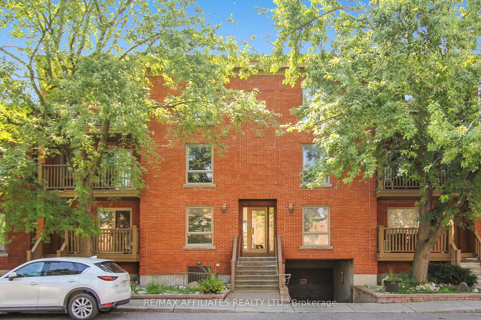 Property Photo:  160 Bruyere Street 1  ON K1N 5E1 